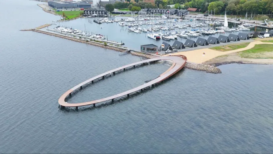 Luftfoto af badebroen og Skive Havn